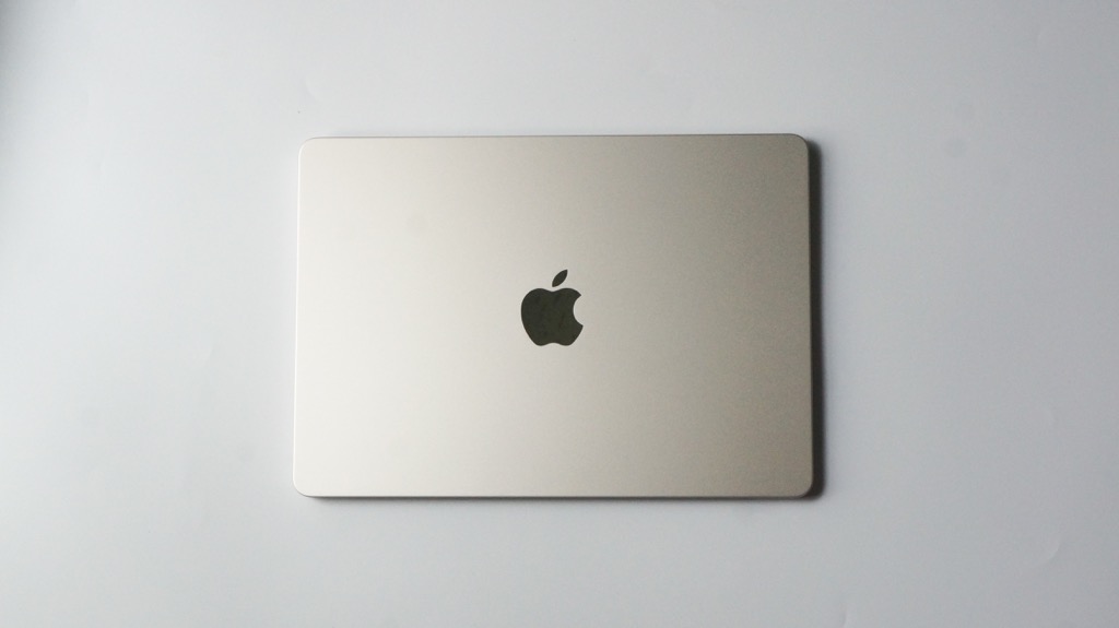 即決優先MacBook Air M2 スターライト-